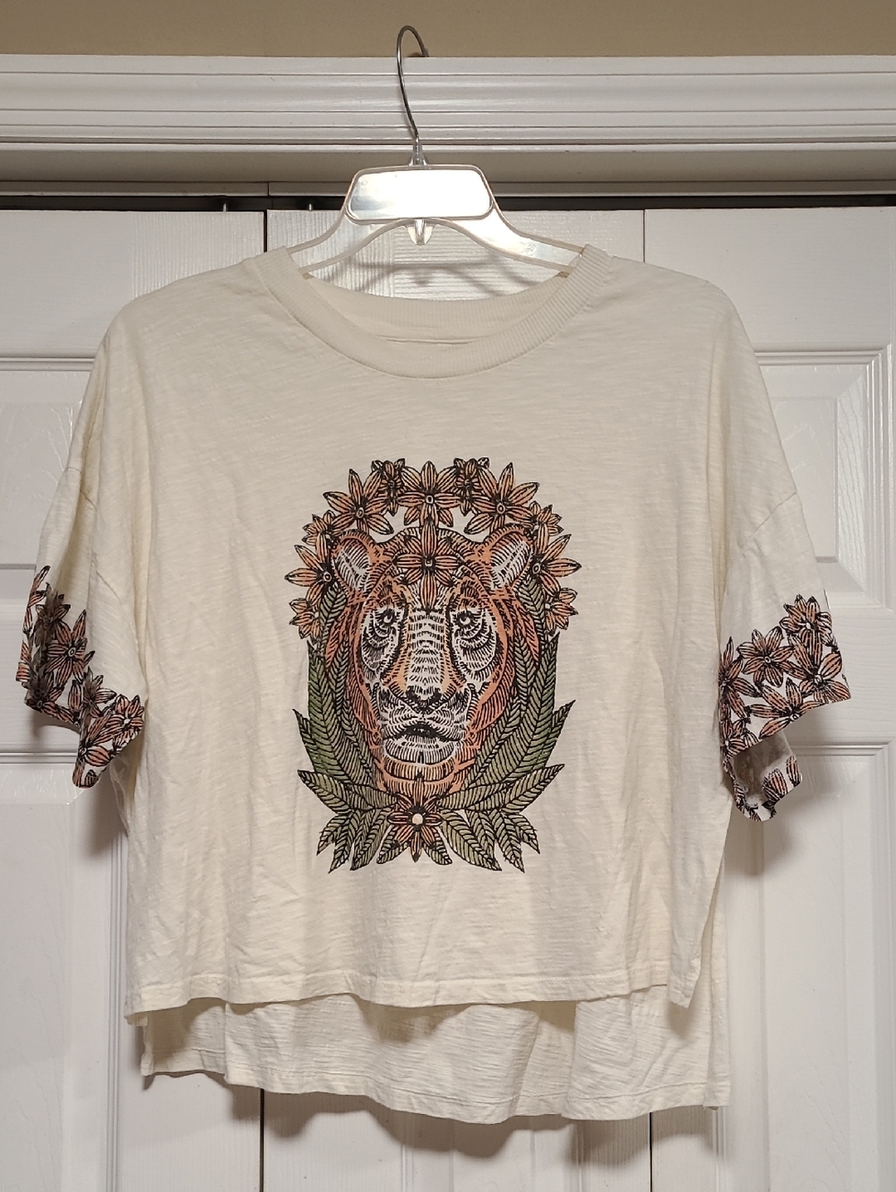Anthropologie Tiger Graphic Tee Shirt Cream Floral sz XS/S Oversized BOHO Top
